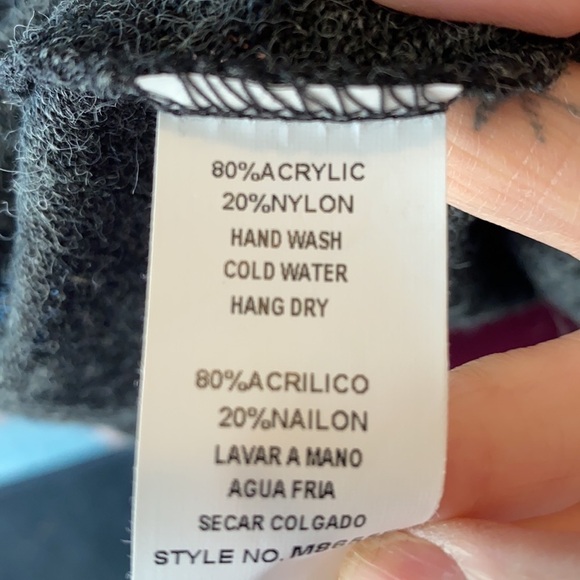 Tunic top gray sweater material lightweight three-quarter sleeves - Picture 6 of 6